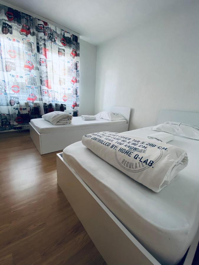 Bus Station Hostel พริสตีนา ภายนอก รูปภาพ
