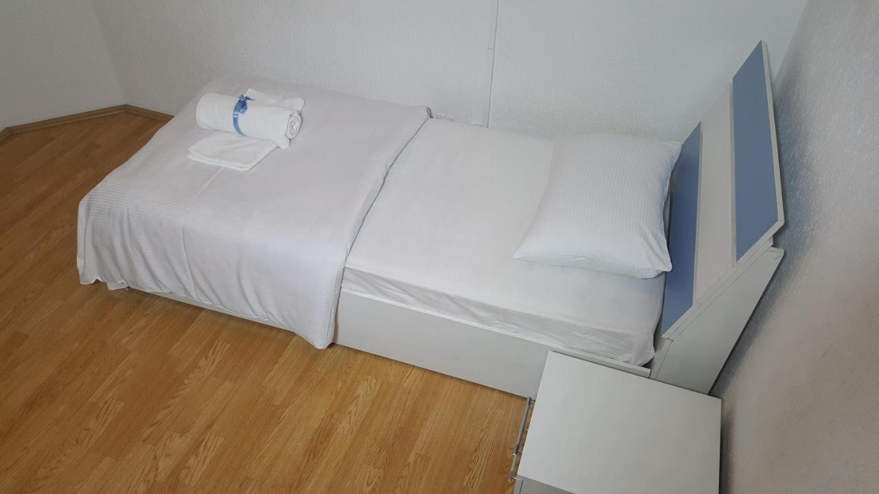 Bus Station Hostel พริสตีนา ภายนอก รูปภาพ